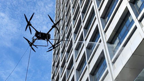 ～に関する最新の会社ニュース MYUAV FC30X 二重接続 120メートル高空掃除ドローン