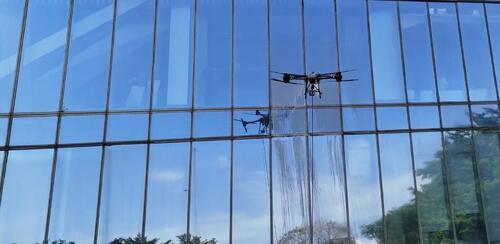 ～に関する最新の会社ニュース MYUAV UAV 実用化：深セン漢京ビルのカーテンウォールの効率的な清掃
